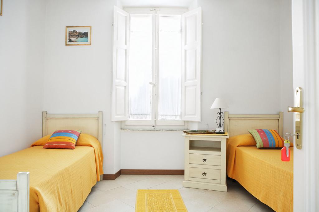 B&B Affittacamere Via Del Centro La Maddalena  Extérieur photo