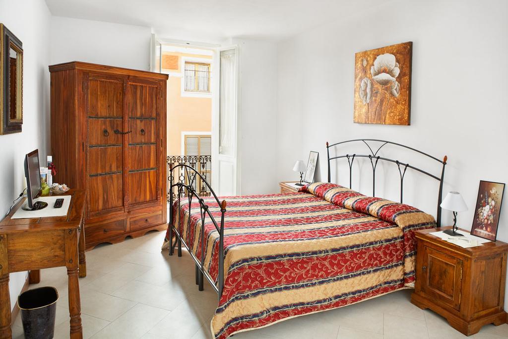 B&B Affittacamere Via Del Centro La Maddalena  Extérieur photo